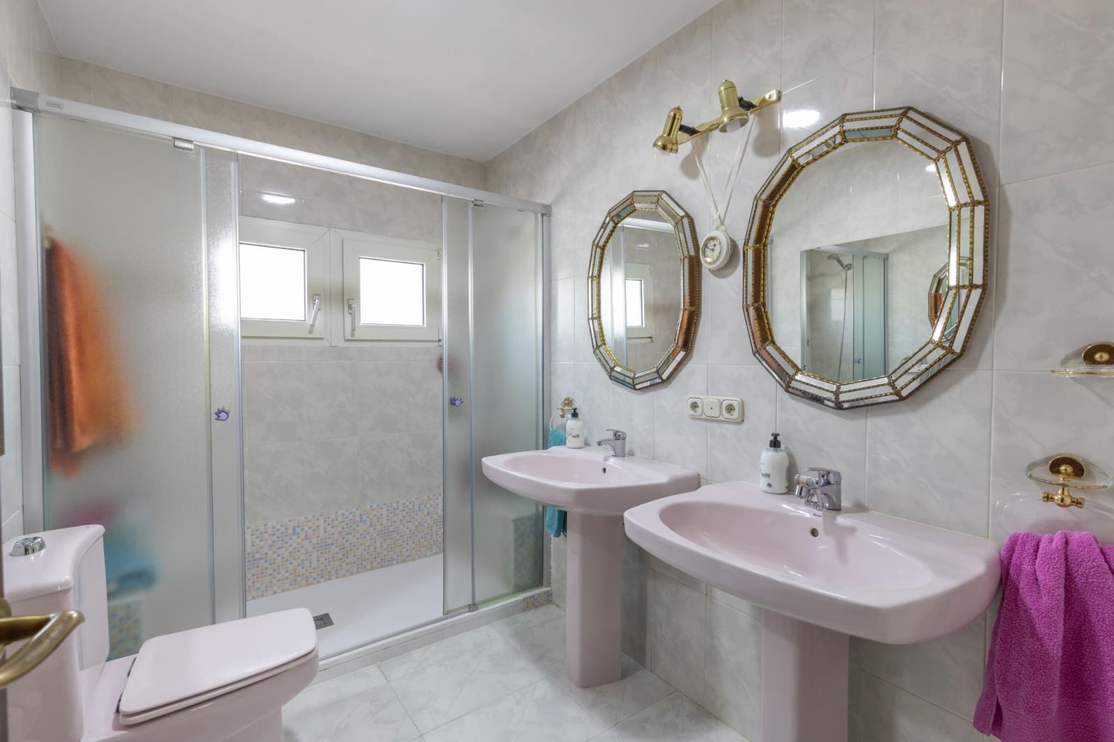 Chalet de 6 habitaciones en Otura en venta con piscina garaje - 540.000 € (Ref: 9541130)