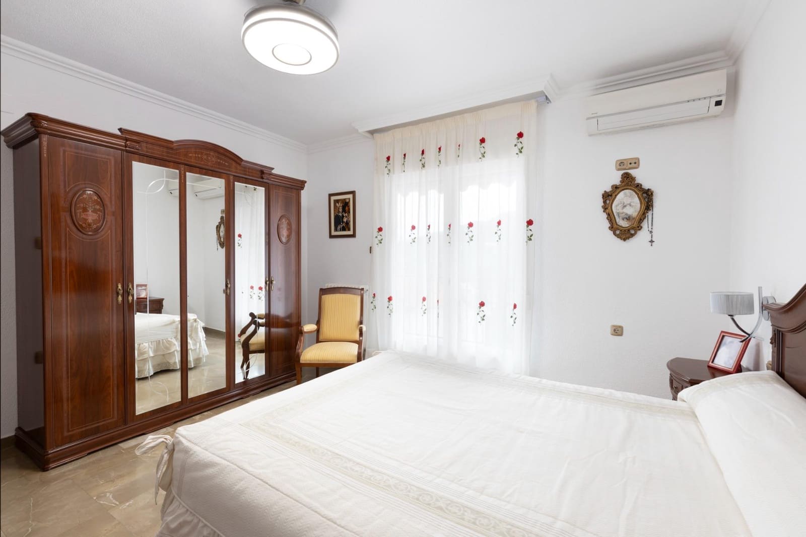 4 quarto Moradia para venda em Pinos Genil com piscina garagem - 380 000 € (Ref: 9541132)