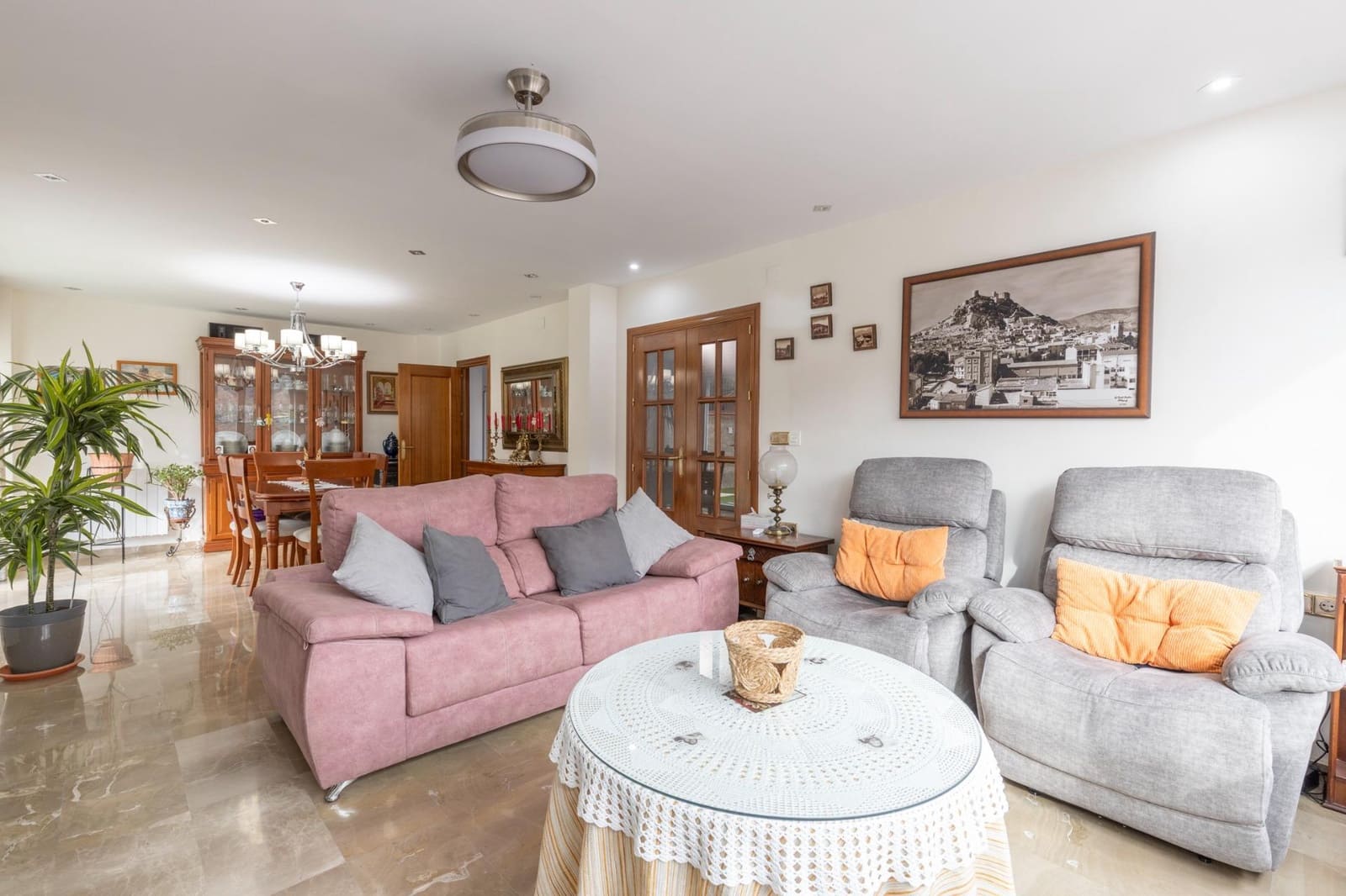 4 quarto Moradia para venda em Pinos Genil com piscina garagem - 380 000 € (Ref: 9541132)