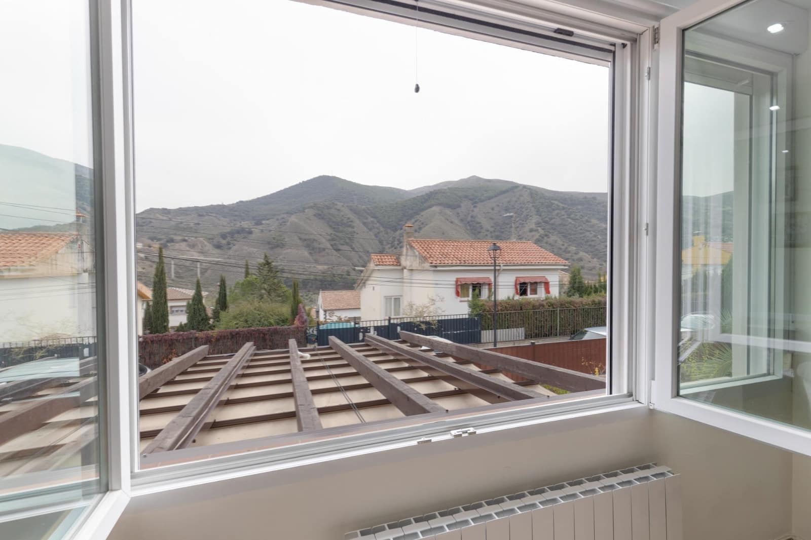 4 quarto Moradia para venda em Pinos Genil com piscina garagem - 380 000 € (Ref: 9541132)