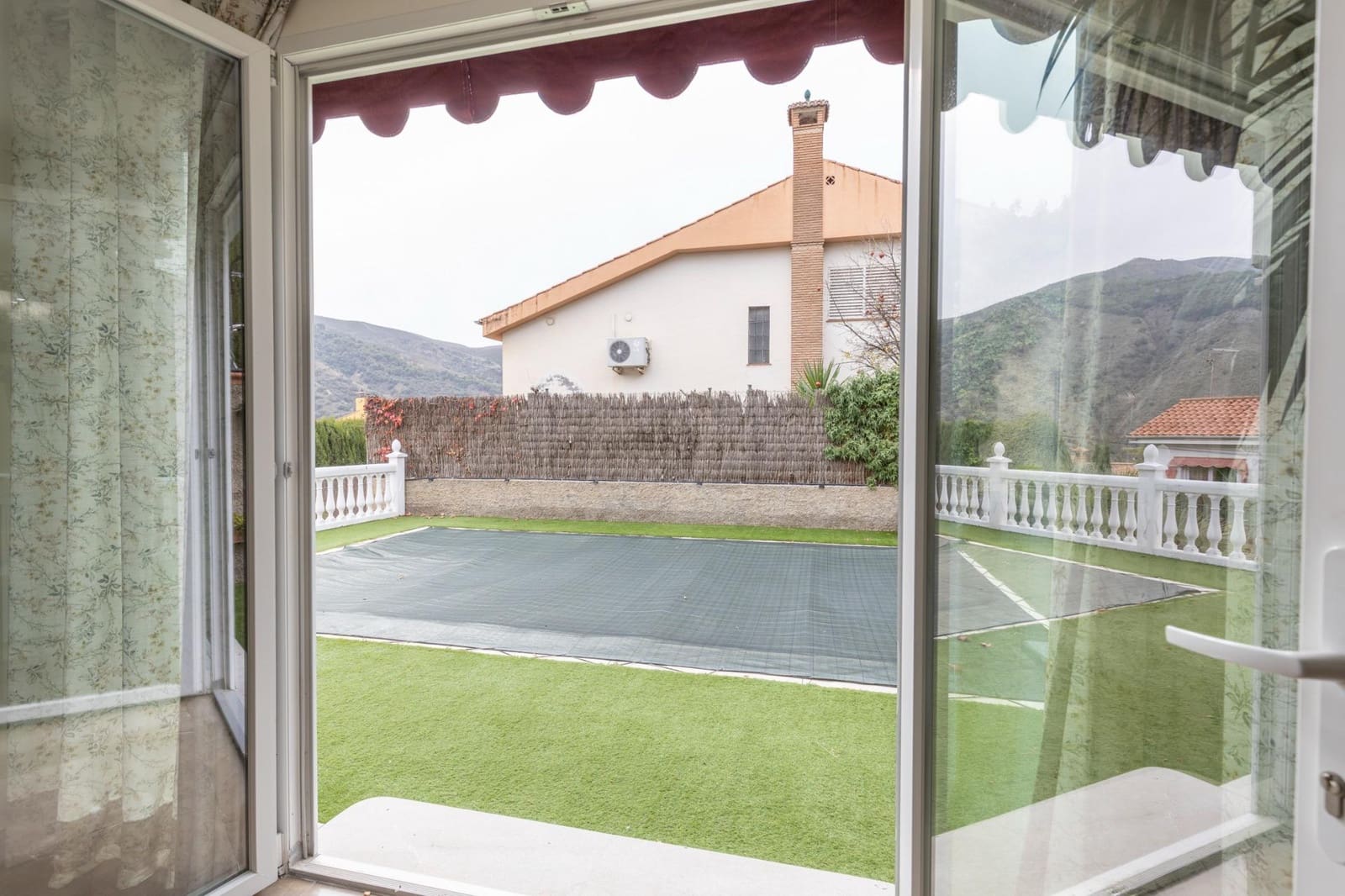 4 quarto Moradia para venda em Pinos Genil com piscina garagem - 380 000 € (Ref: 9541132)