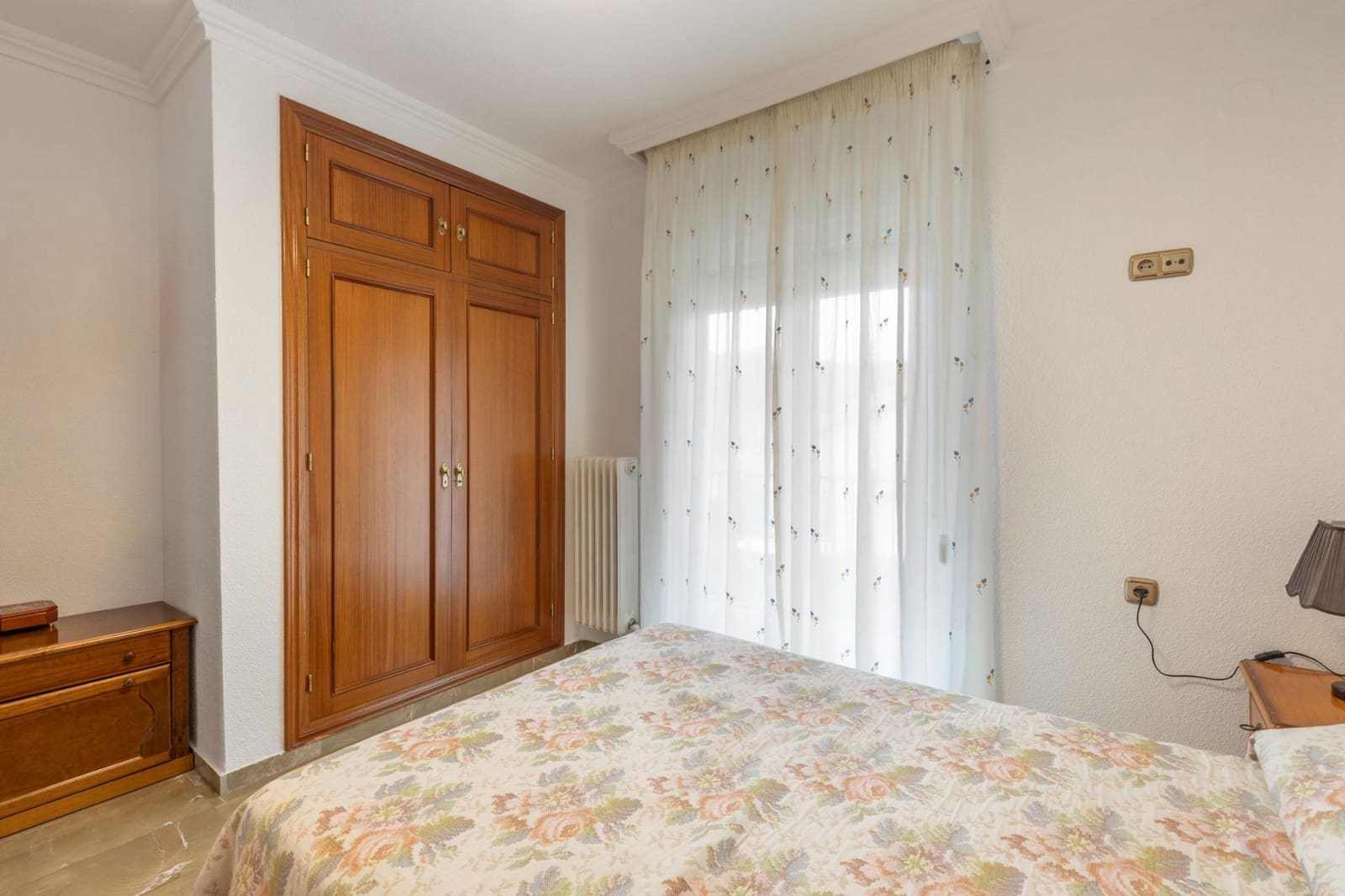 4 quarto Moradia para venda em Pinos Genil com piscina garagem - 380 000 € (Ref: 9541132)