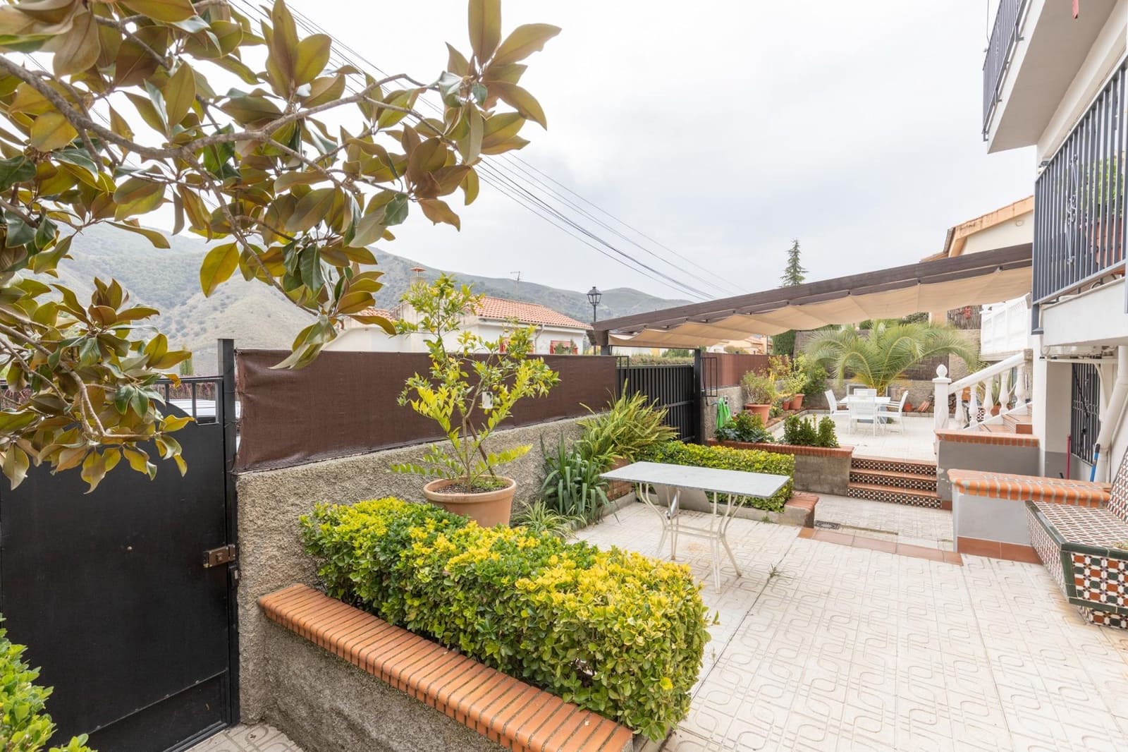 4 quarto Moradia para venda em Pinos Genil com piscina garagem - 380 000 € (Ref: 9541132)