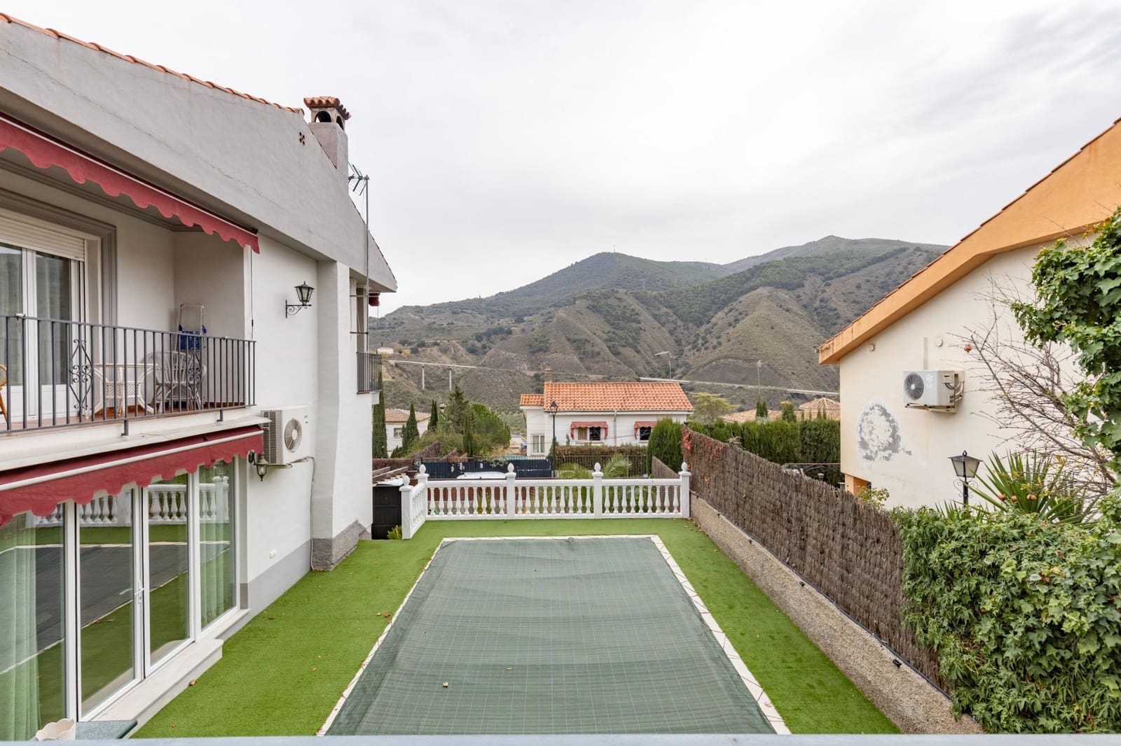 4 quarto Moradia para venda em Pinos Genil com piscina garagem - 380 000 € (Ref: 9541132)