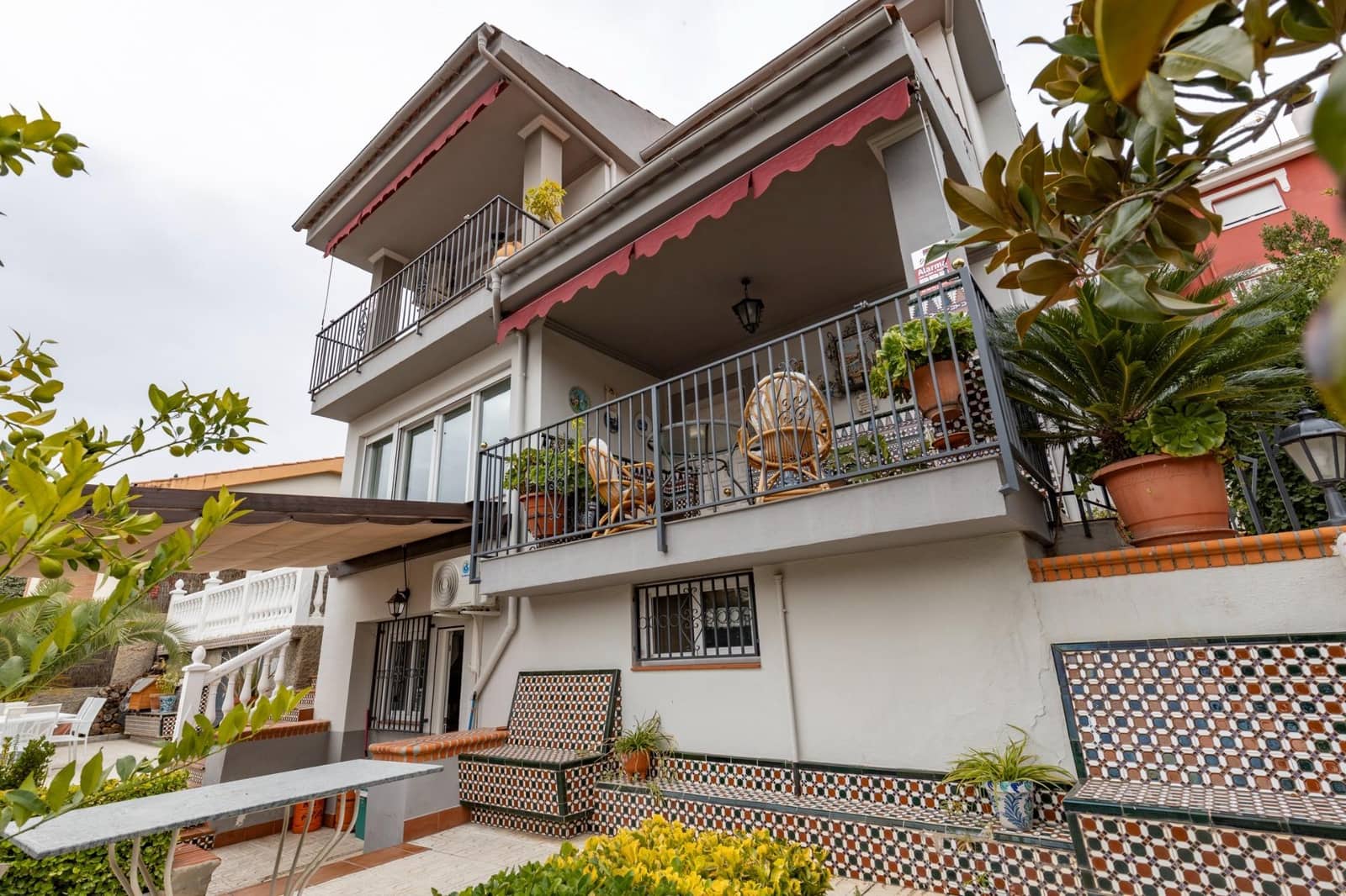 4 quarto Moradia para venda em Pinos Genil com piscina garagem - 380 000 € (Ref: 9541132)