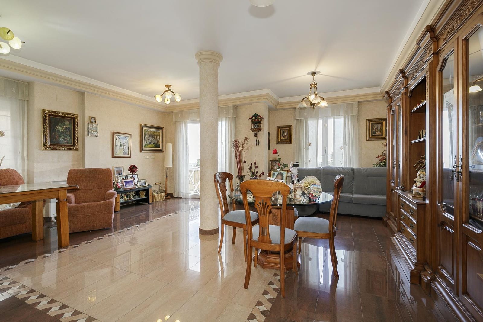 3 sypialnia Willa na sprzedaż w Gojar z basenem garażem - 415 000 € (Ref: 9541134)