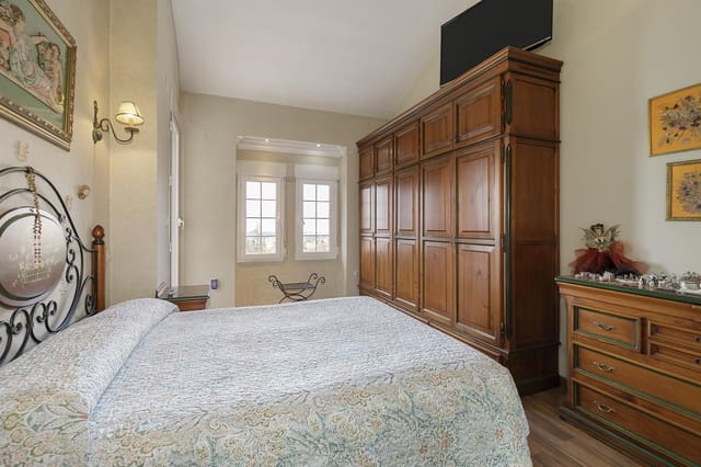 3 sypialnia Willa na sprzedaż w Gójar z basenem garażem - 415 000 € (Ref: 9541134)