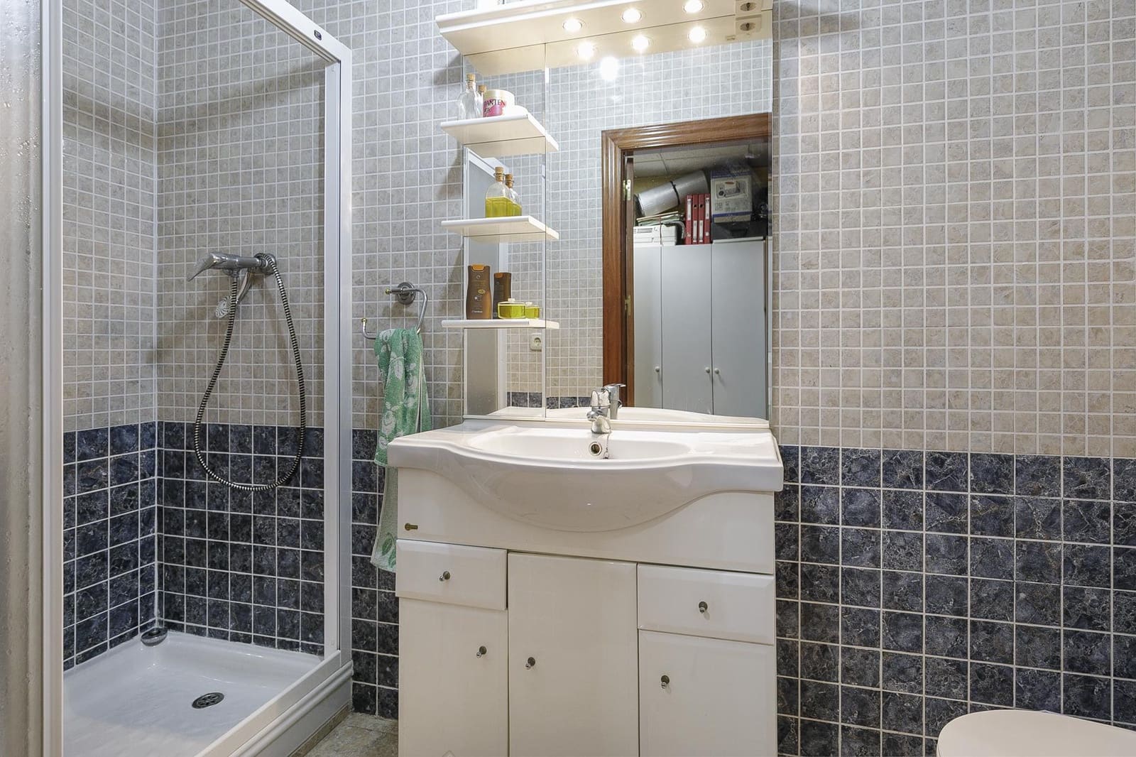 3 sypialnia Willa na sprzedaż w Gojar z basenem garażem - 415 000 € (Ref: 9541134)