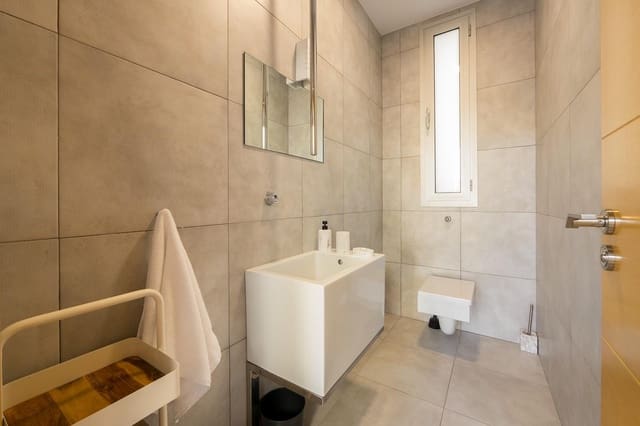 5 sypialnia Willa na sprzedaż w Otura z basenem garażem - 795 000 € (Ref: 9568698)