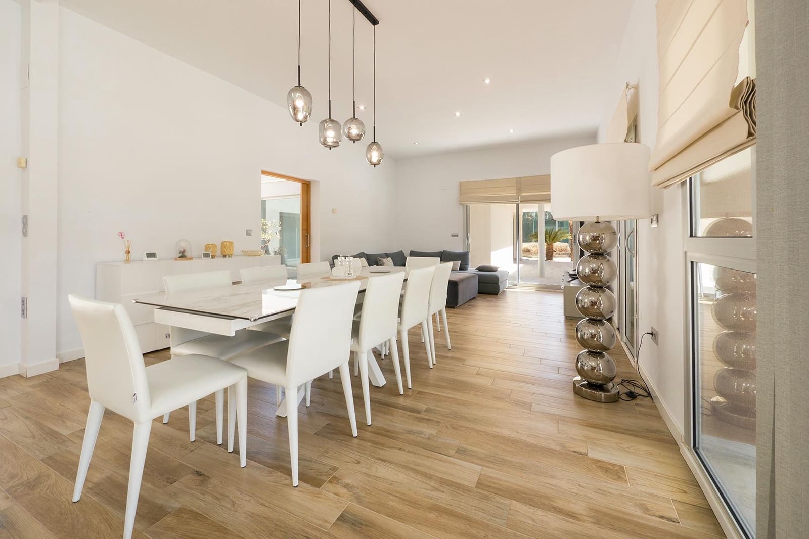 5 sypialnia Willa na sprzedaż w Otura z basenem garażem - 795 000 € (Ref: 9568698)