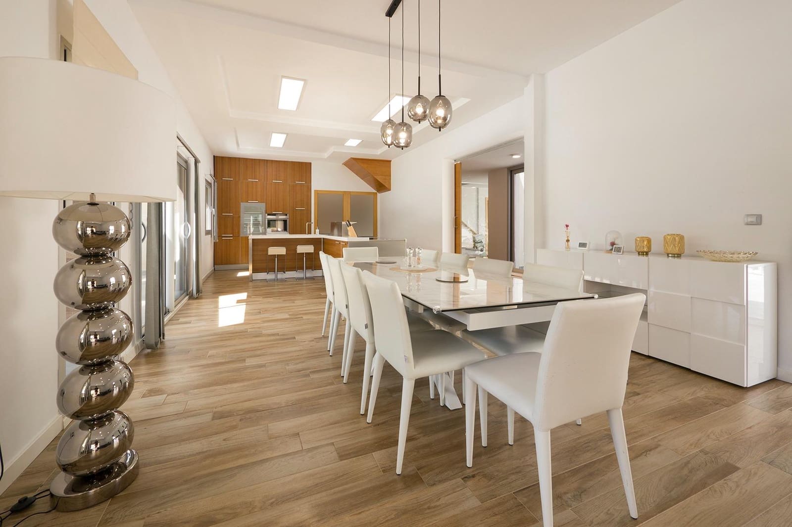 5 sypialnia Willa na sprzedaż w Otura z basenem garażem - 795 000 € (Ref: 9568698)