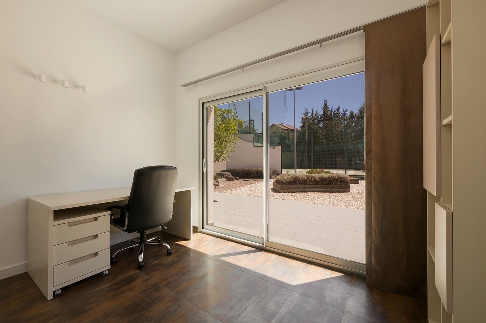 5 sypialnia Willa na sprzedaż w Otura z basenem garażem - 795 000 € (Ref: 9568698)