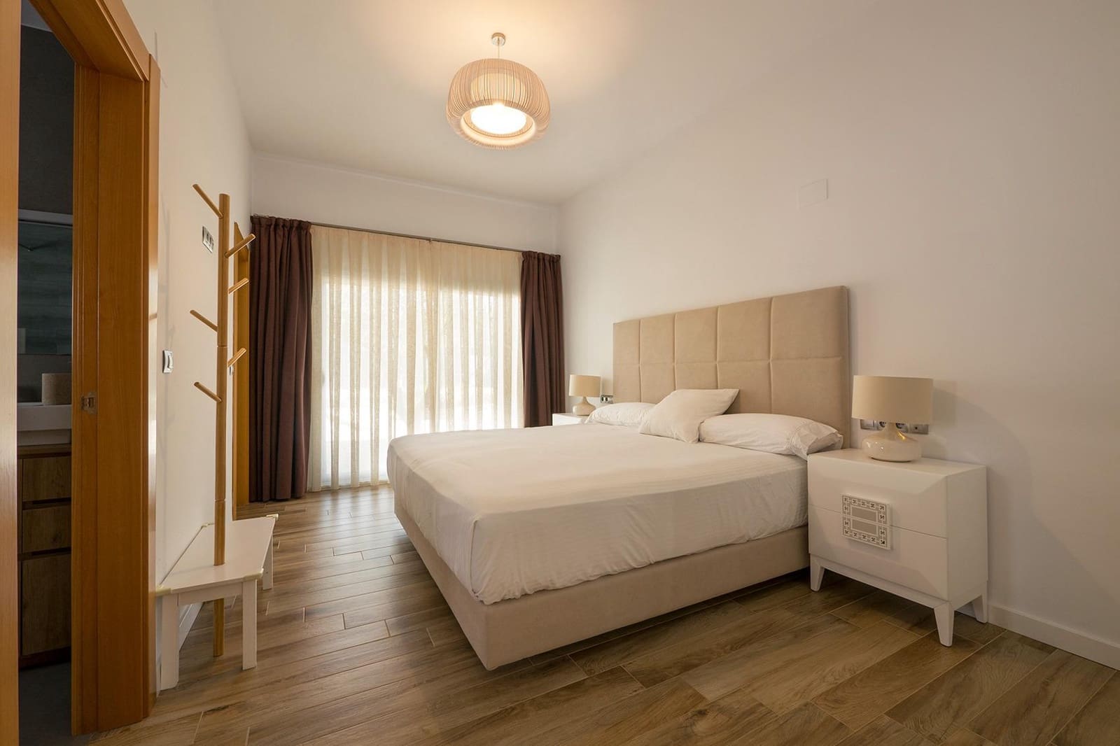 5 sypialnia Willa na sprzedaż w Otura z basenem garażem - 795 000 € (Ref: 9568698)