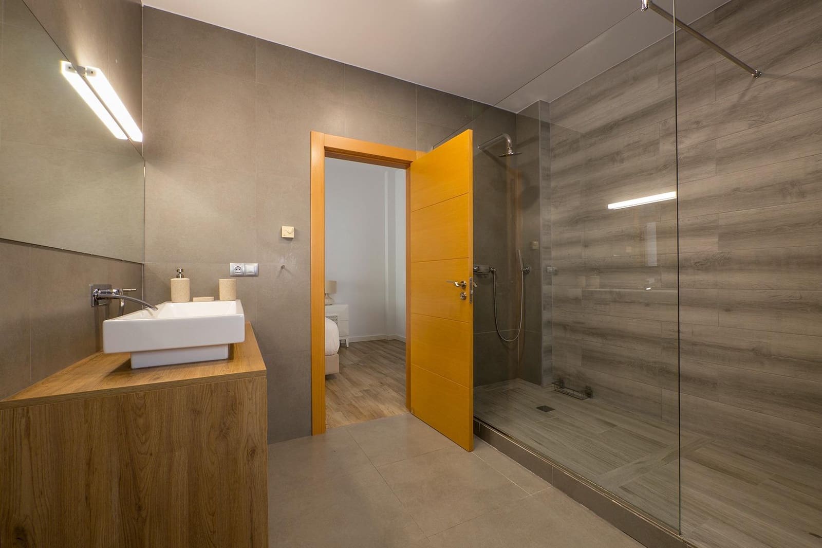 5 sypialnia Willa na sprzedaż w Otura z basenem garażem - 795 000 € (Ref: 9568698)