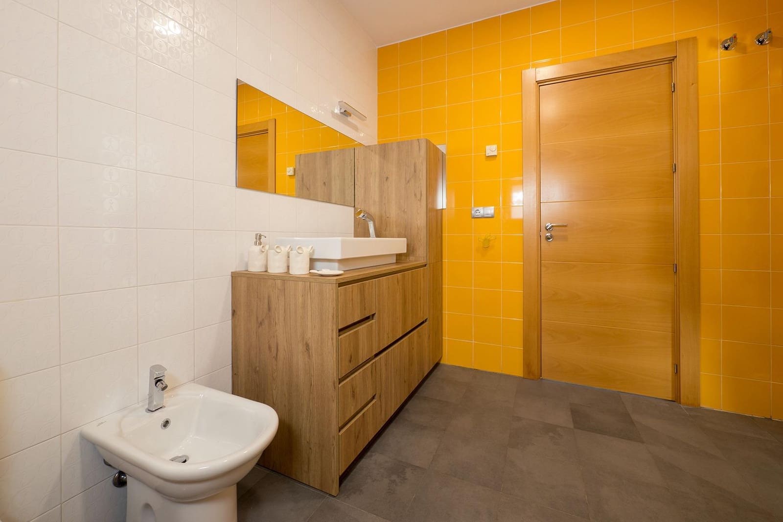 5 sypialnia Willa na sprzedaż w Otura z basenem garażem - 795 000 € (Ref: 9568698)