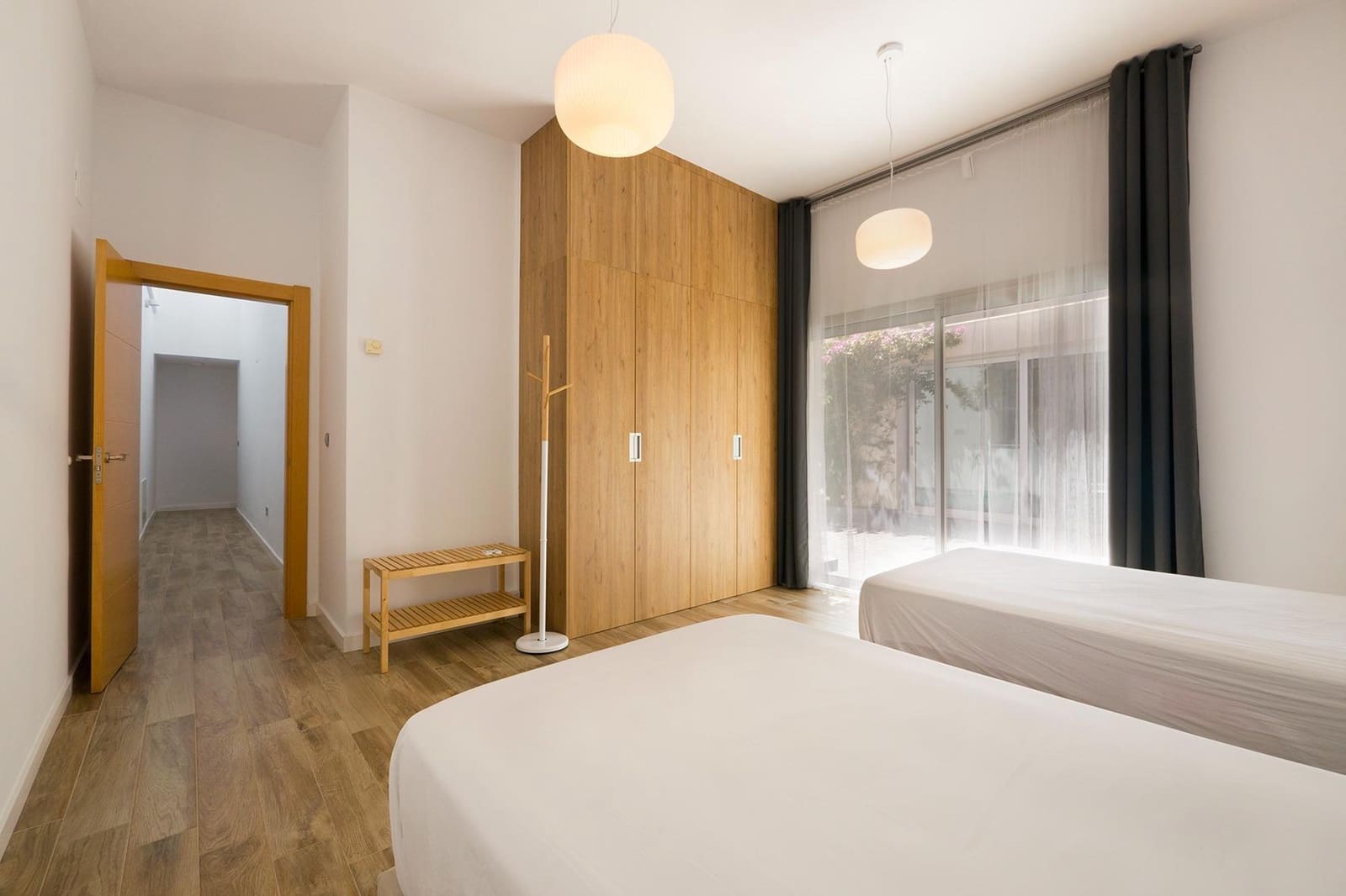 5 sypialnia Willa na sprzedaż w Otura z basenem garażem - 795 000 € (Ref: 9568698)