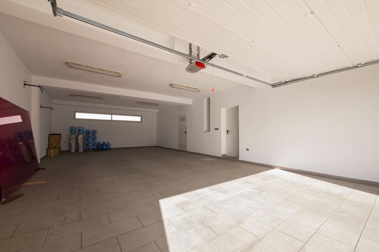 5 sypialnia Willa na sprzedaż w Otura z basenem garażem - 795 000 € (Ref: 9568698)