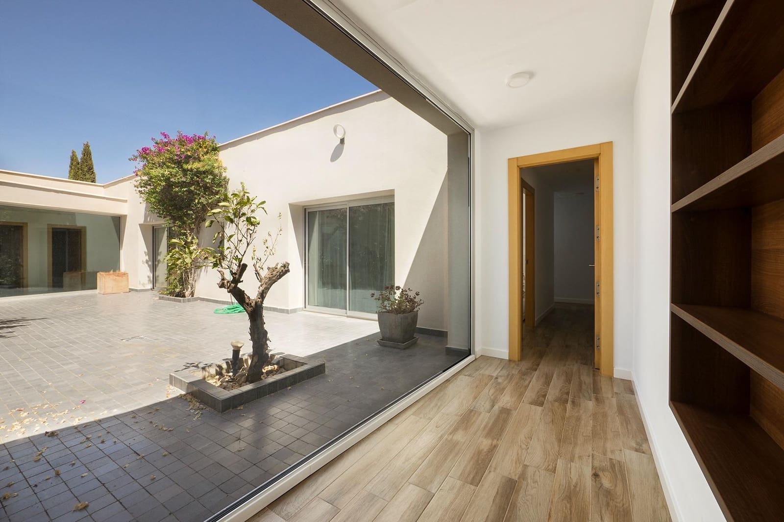 5 sypialnia Willa na sprzedaż w Otura z basenem garażem - 795 000 € (Ref: 9568698)