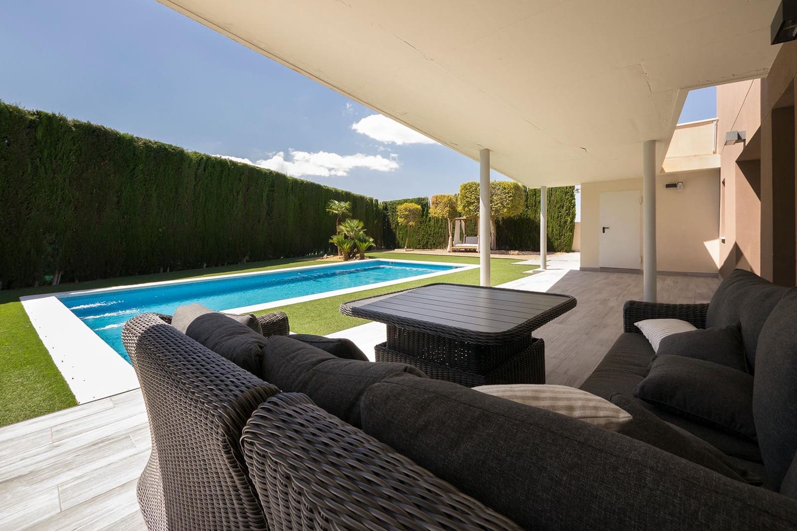 5 sypialnia Willa na sprzedaż w Otura z basenem garażem - 795 000 € (Ref: 9568698)