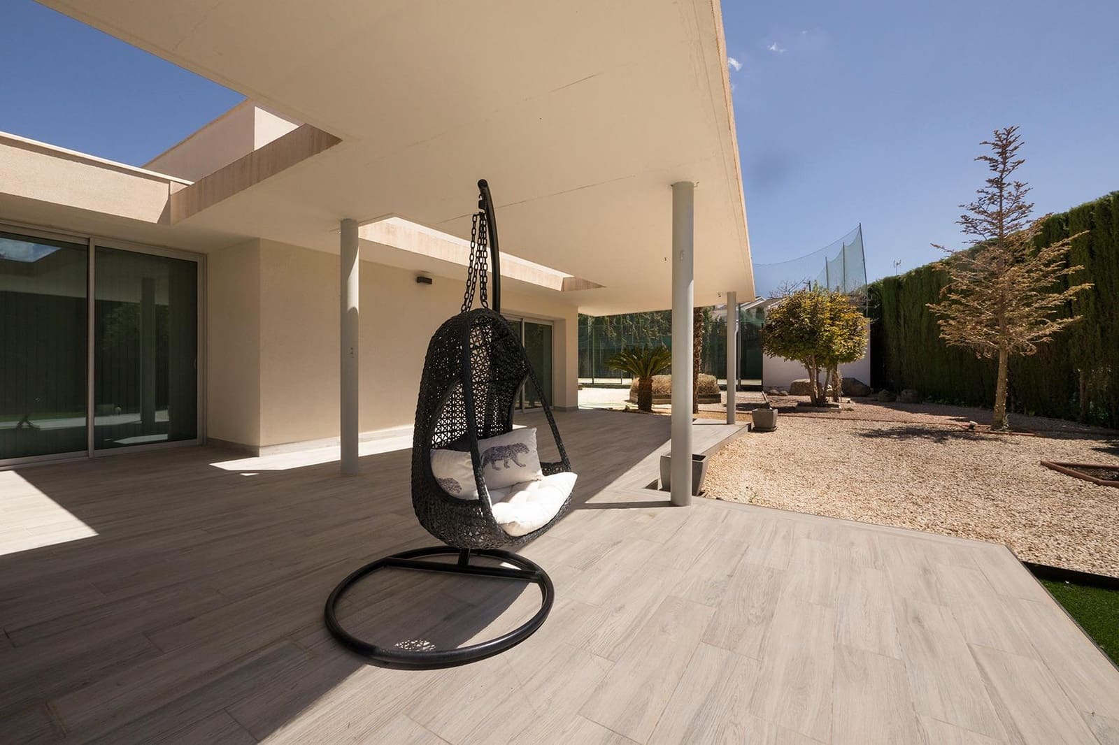 5 sypialnia Willa na sprzedaż w Otura z basenem garażem - 795 000 € (Ref: 9568698)