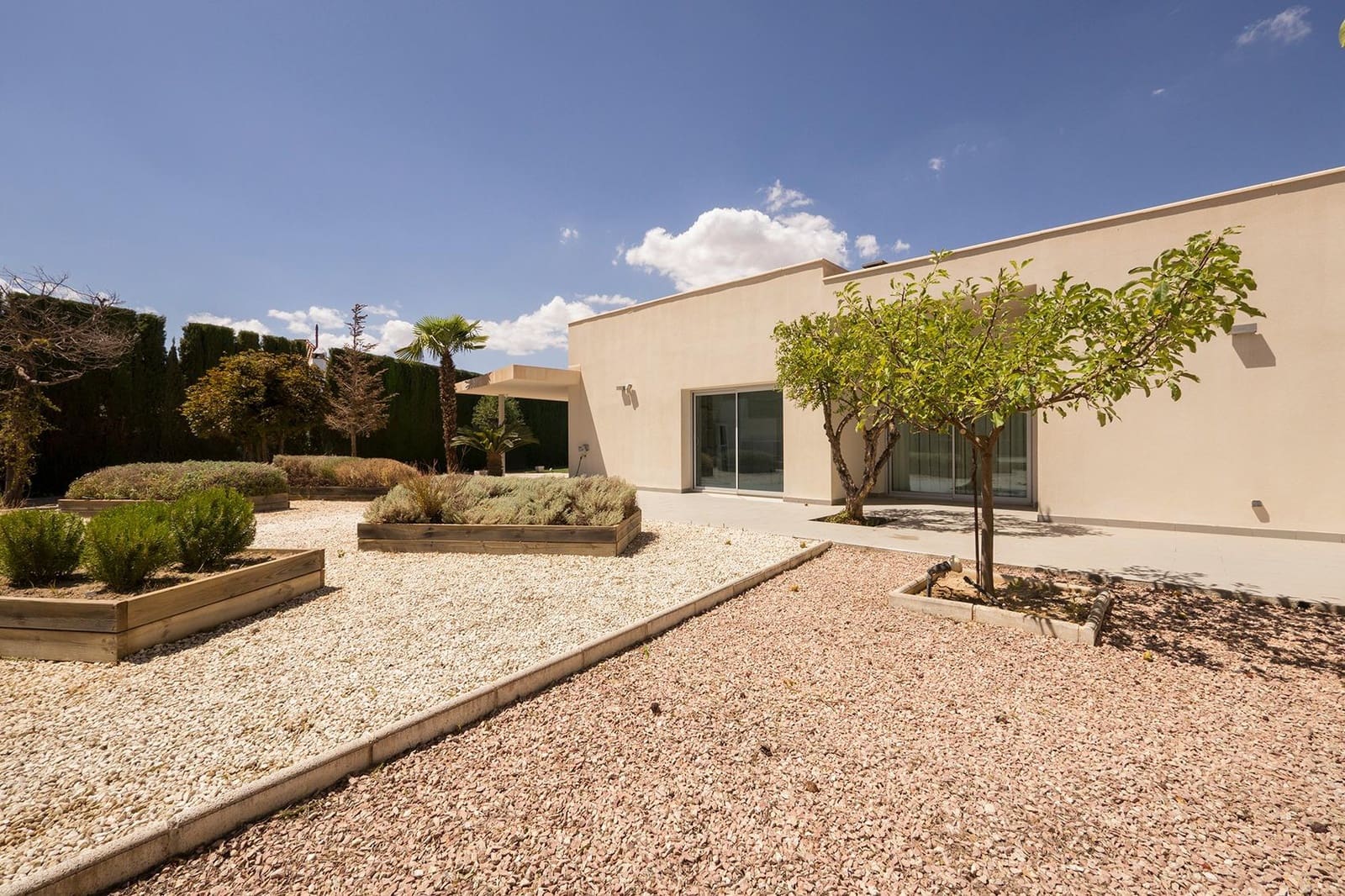 5 sypialnia Willa na sprzedaż w Otura z basenem garażem - 795 000 € (Ref: 9568698)