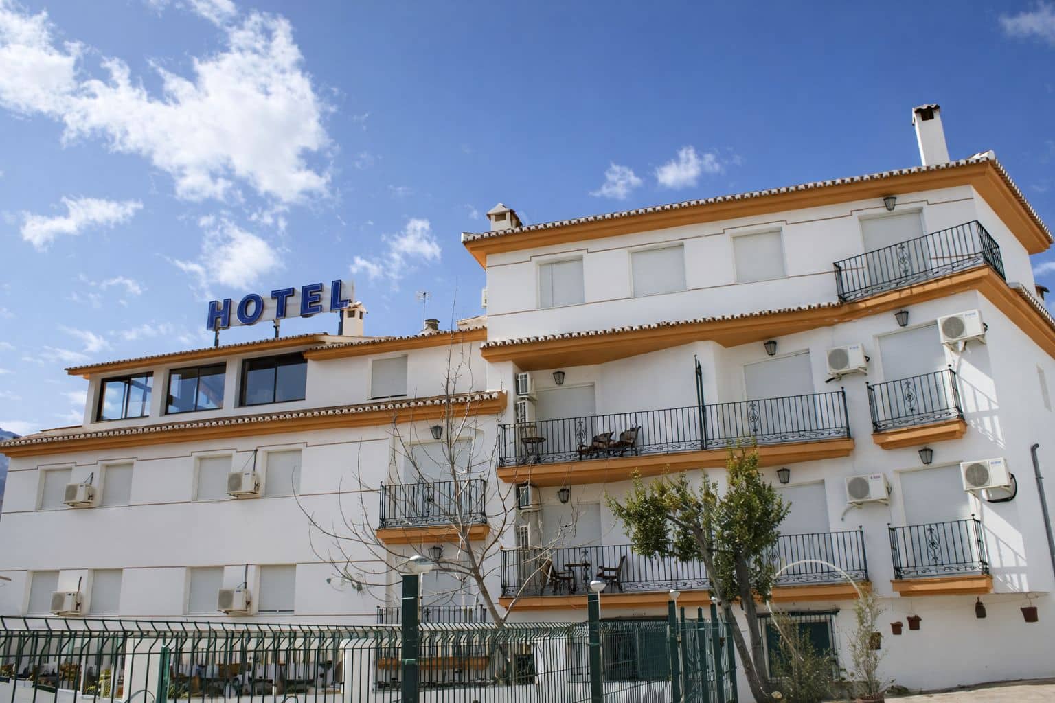 26 quarto Hotel para venda em Guejar Sierra com piscina - 2 300 000 € (Ref: 9811940)