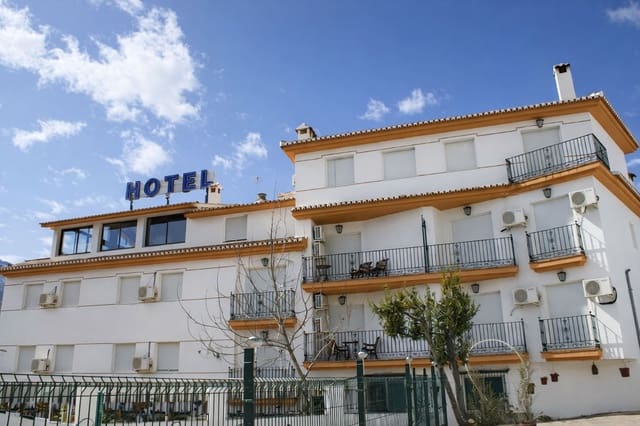 26 quarto Hotel para venda em Güéjar Sierra com piscina - 2 300 000 € (Ref: 9811940)