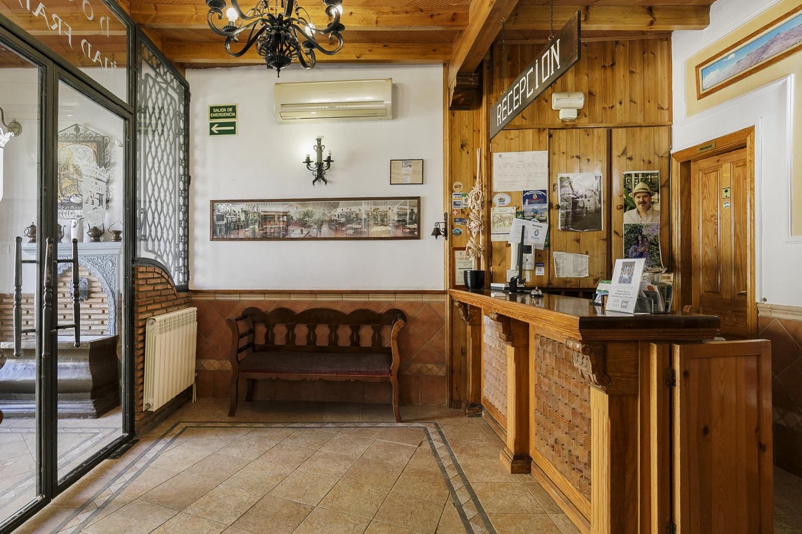 26 quarto Hotel para venda em Guejar Sierra com piscina - 2 300 000 € (Ref: 9811940)