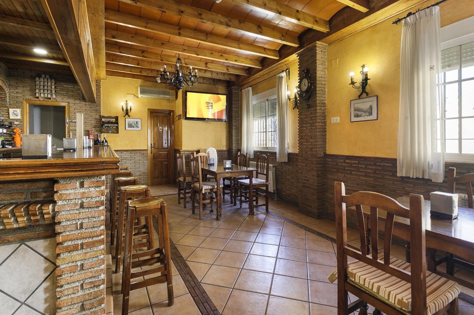 26 quarto Hotel para venda em Guejar Sierra com piscina - 2 300 000 € (Ref: 9811940)