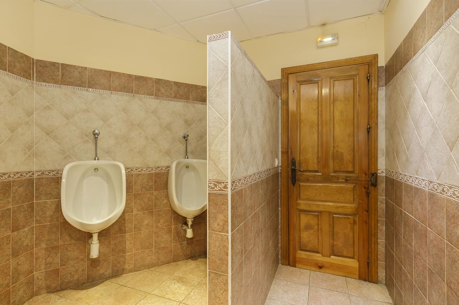 26 quarto Hotel para venda em Guejar Sierra com piscina - 2 300 000 € (Ref: 9811940)