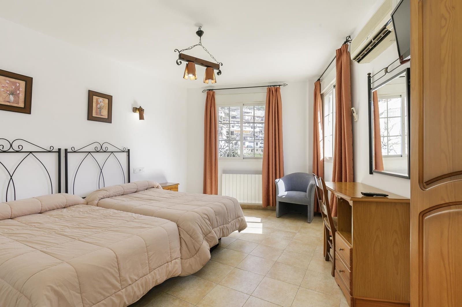 26 quarto Hotel para venda em Guejar Sierra com piscina - 2 300 000 € (Ref: 9811940)