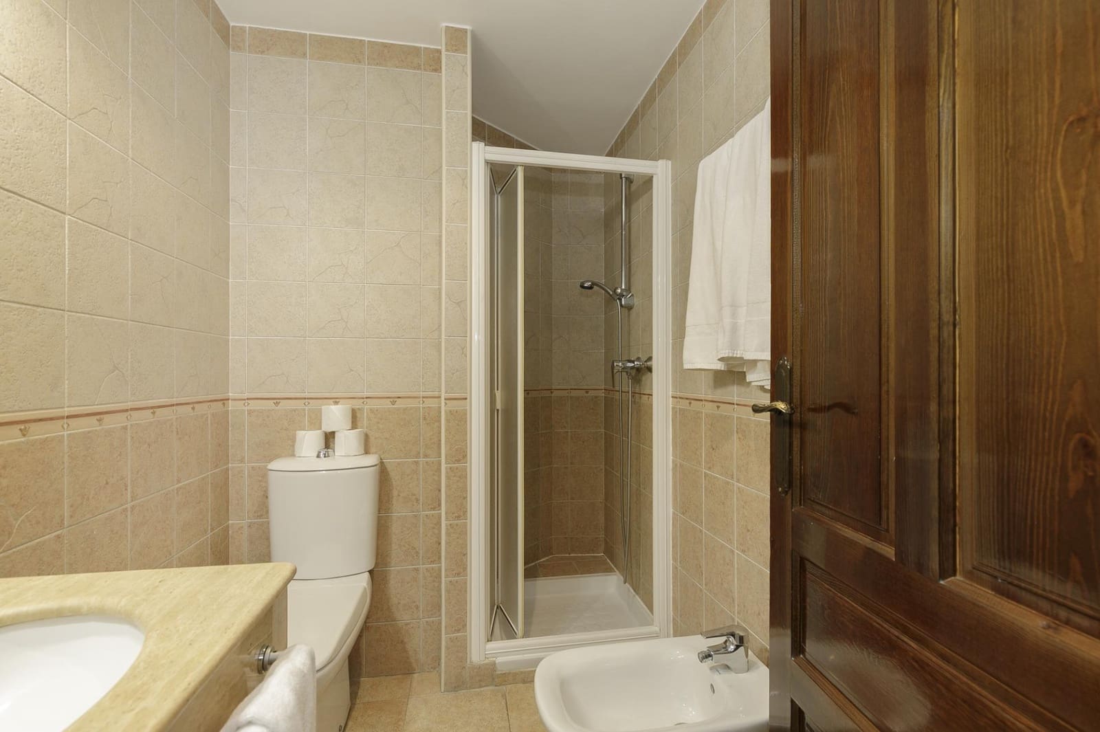 26 quarto Hotel para venda em Guejar Sierra com piscina - 2 300 000 € (Ref: 9811940)