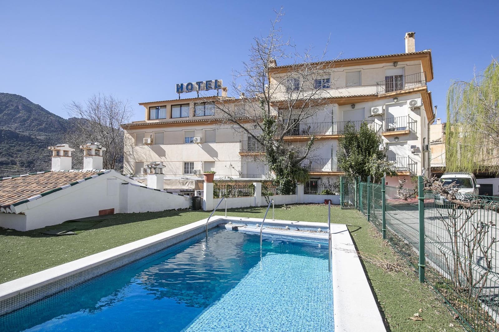 26 quarto Hotel para venda em Guejar Sierra com piscina - 2 300 000 € (Ref: 9811940)