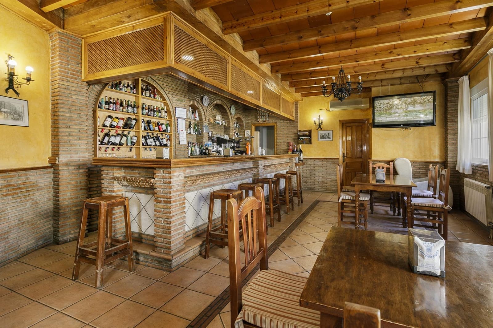 26 quarto Hotel para venda em Guejar Sierra com piscina - 2 300 000 € (Ref: 9811940)
