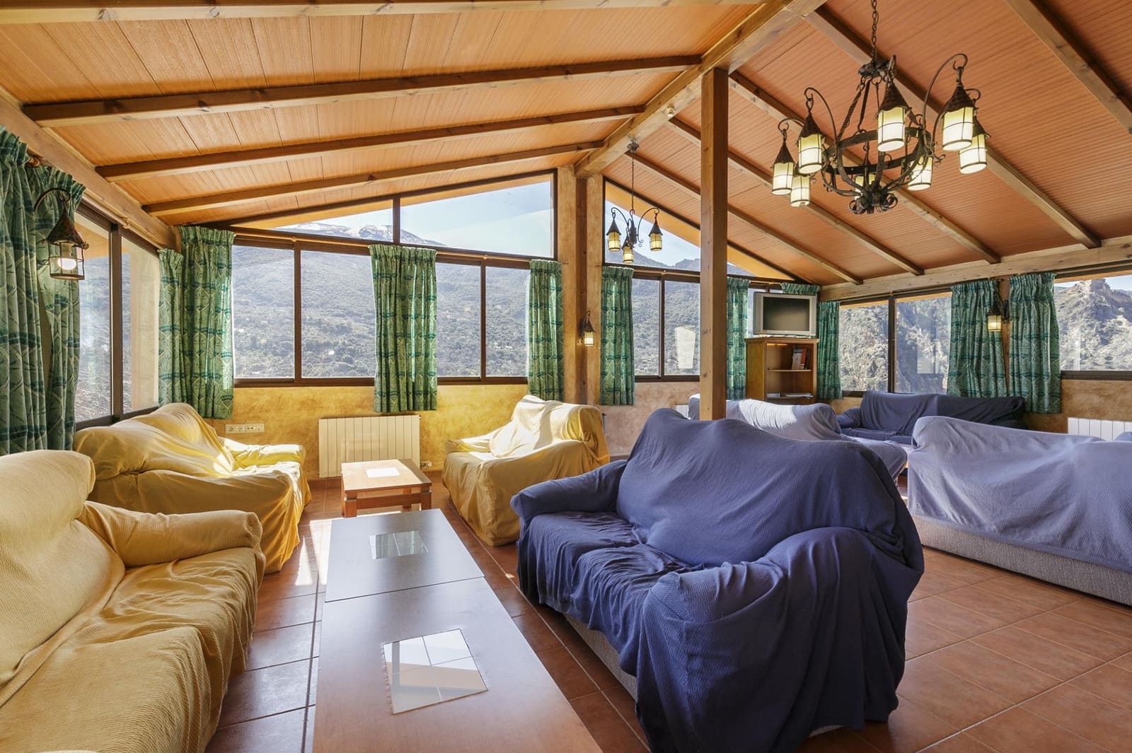 26 quarto Hotel para venda em Guejar Sierra com piscina - 2 300 000 € (Ref: 9811940)