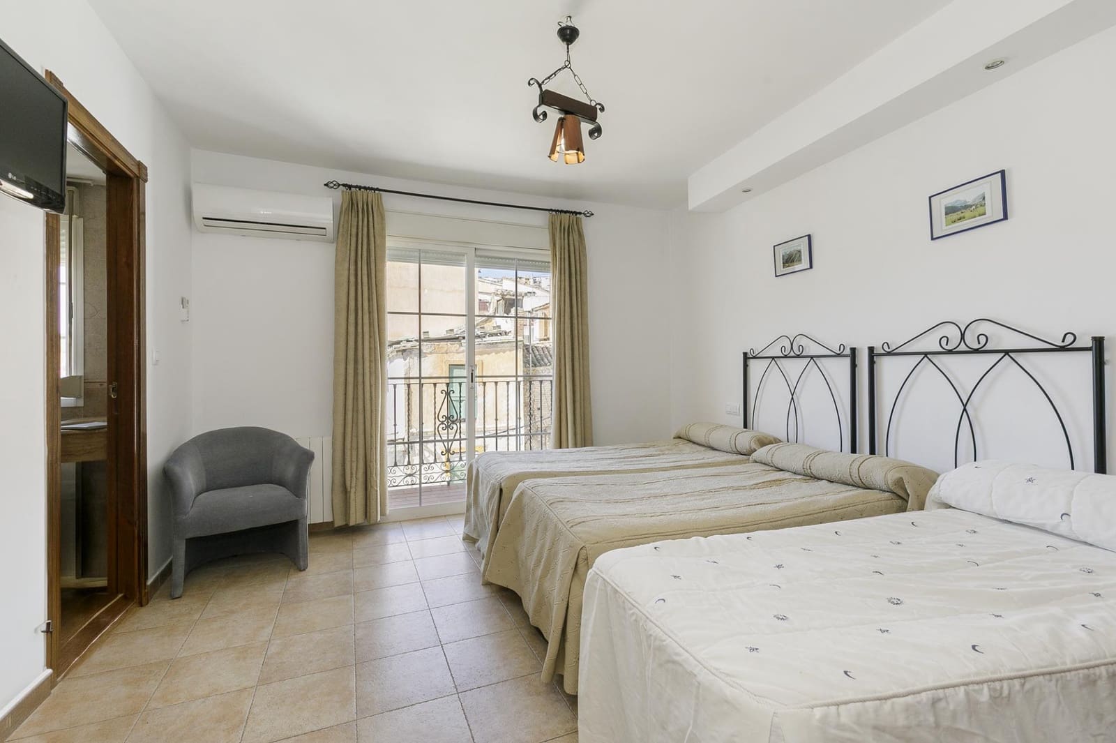 26 quarto Hotel para venda em Guejar Sierra com piscina - 2 300 000 € (Ref: 9811940)
