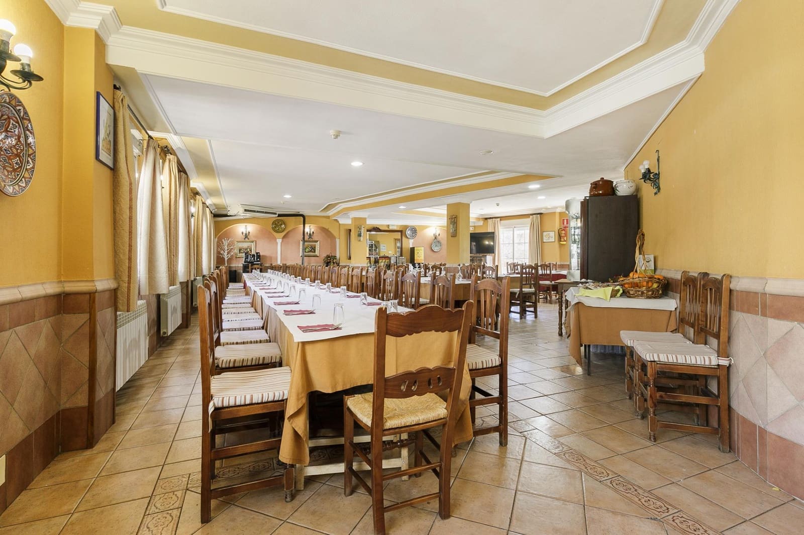 26 quarto Hotel para venda em Guejar Sierra com piscina - 2 300 000 € (Ref: 9811940)