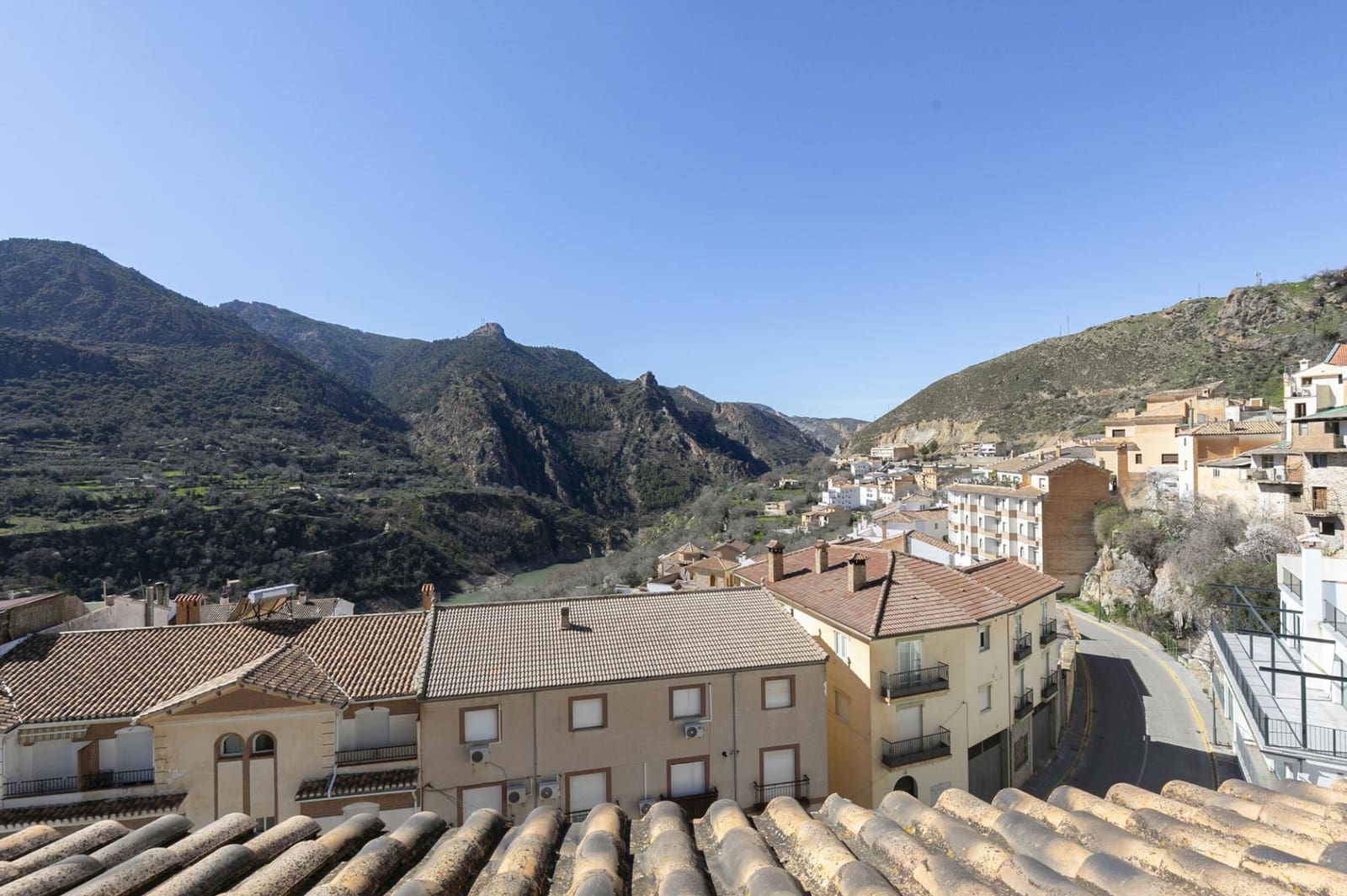 26 quarto Hotel para venda em Guejar Sierra com piscina - 2 300 000 € (Ref: 9811940)