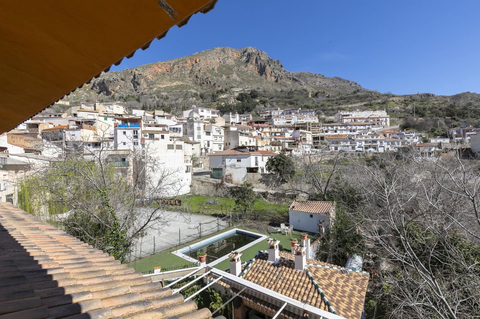 26 quarto Hotel para venda em Guejar Sierra com piscina - 2 300 000 € (Ref: 9811940)