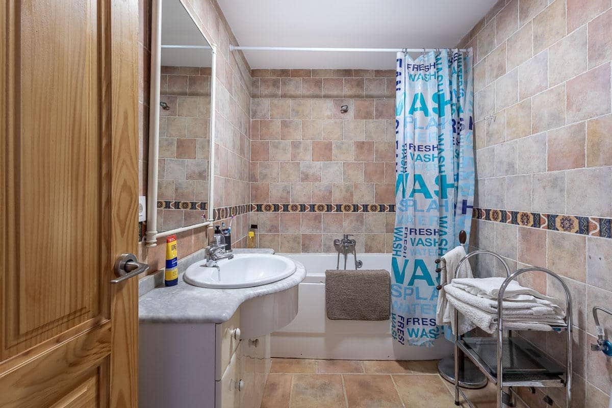 7 bedroom Business for sale in Arenas del Rey with pool - € 380,000 (Ref: 9822953)
