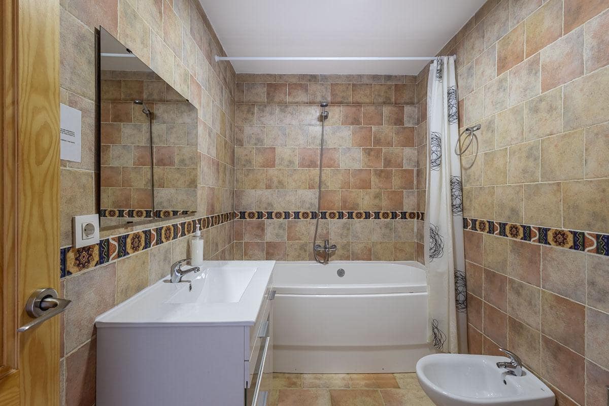7 bedroom Business for sale in Arenas del Rey with pool - € 380,000 (Ref: 9822953)