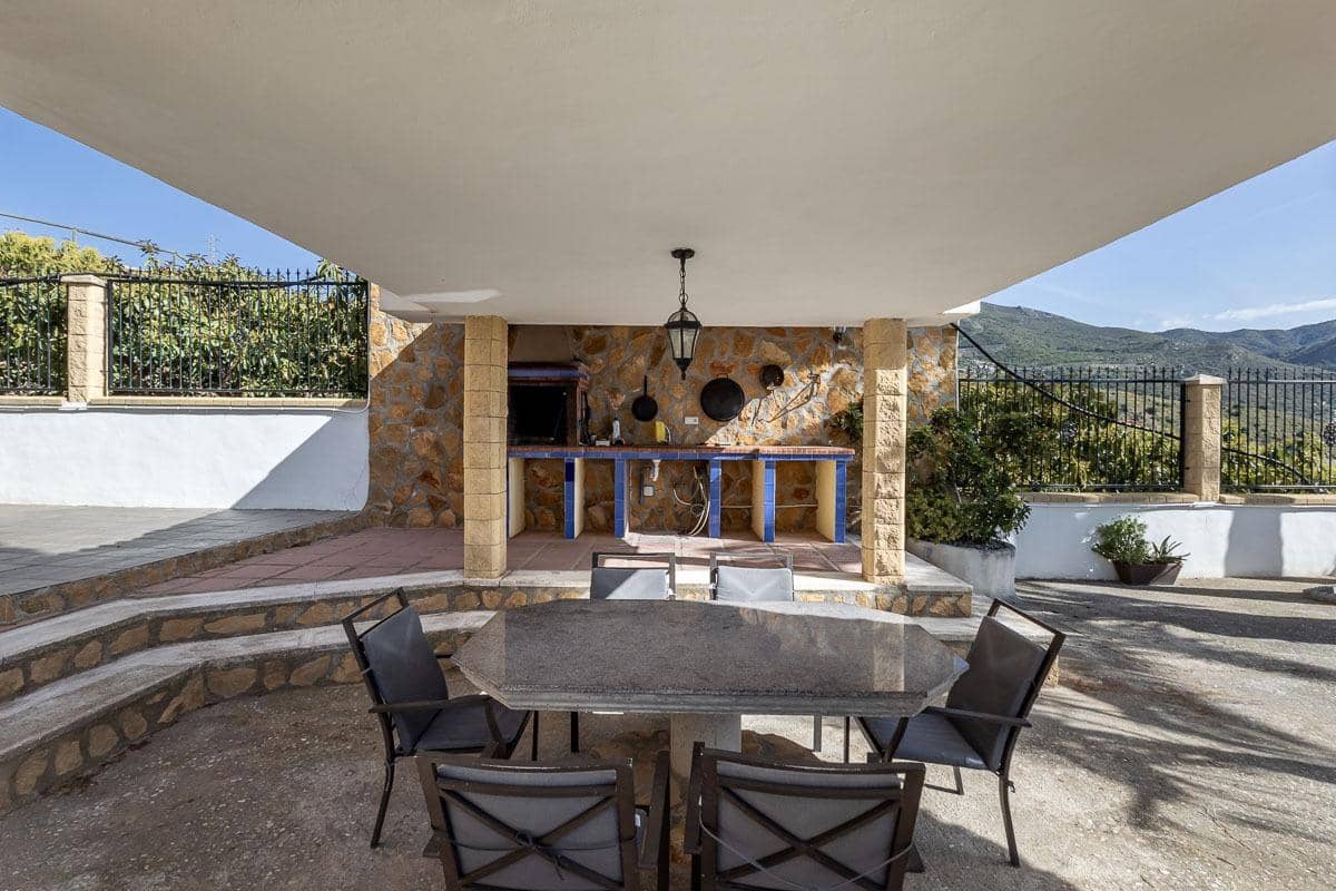 5 bedroom Villa for sale in Itrabo with pool garage - € 689,000 (Ref: 9829189)