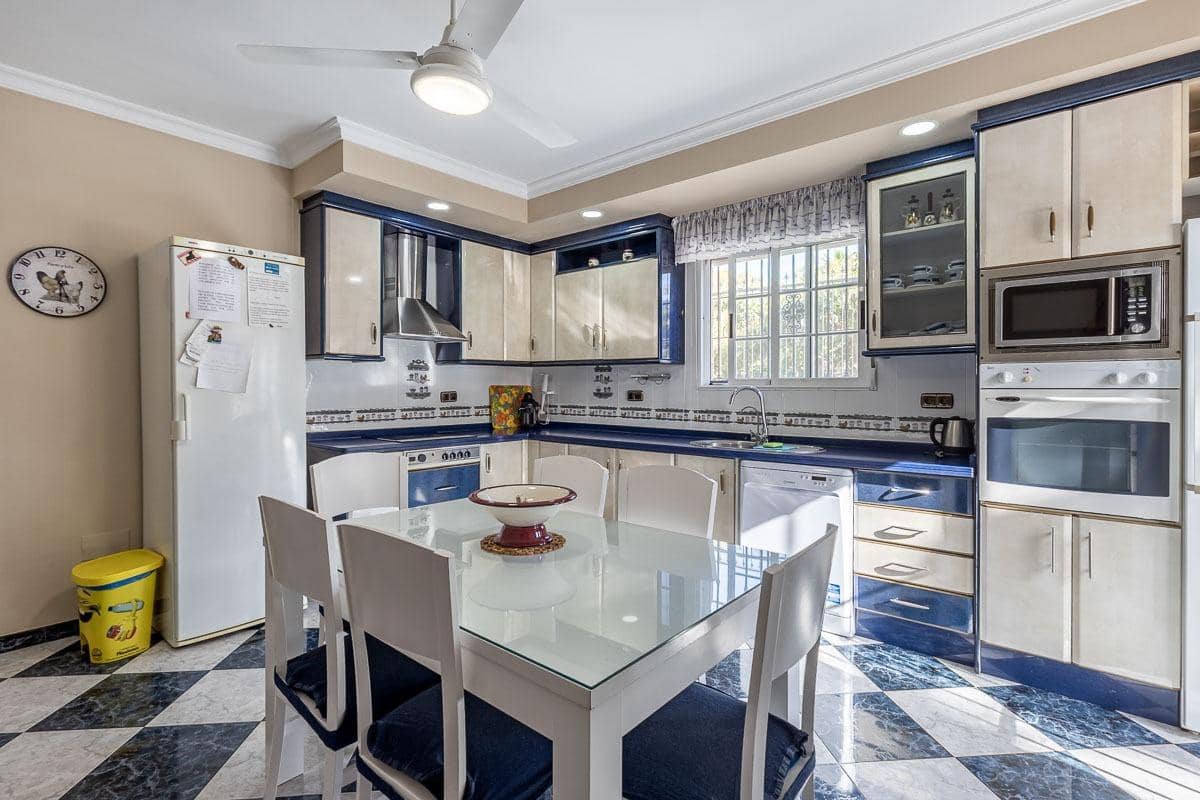 5 bedroom Villa for sale in Itrabo with pool garage - € 689,000 (Ref: 9829189)