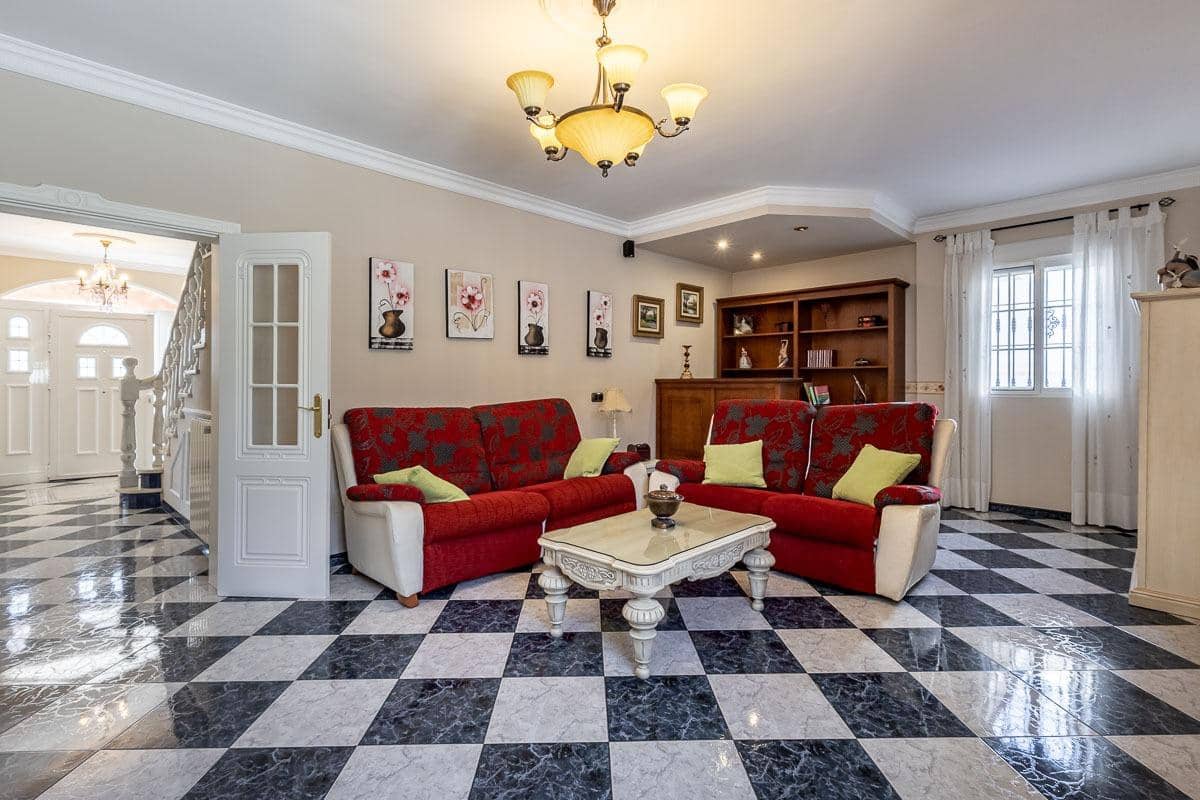 5 bedroom Villa for sale in Itrabo with pool garage - € 689,000 (Ref: 9829189)