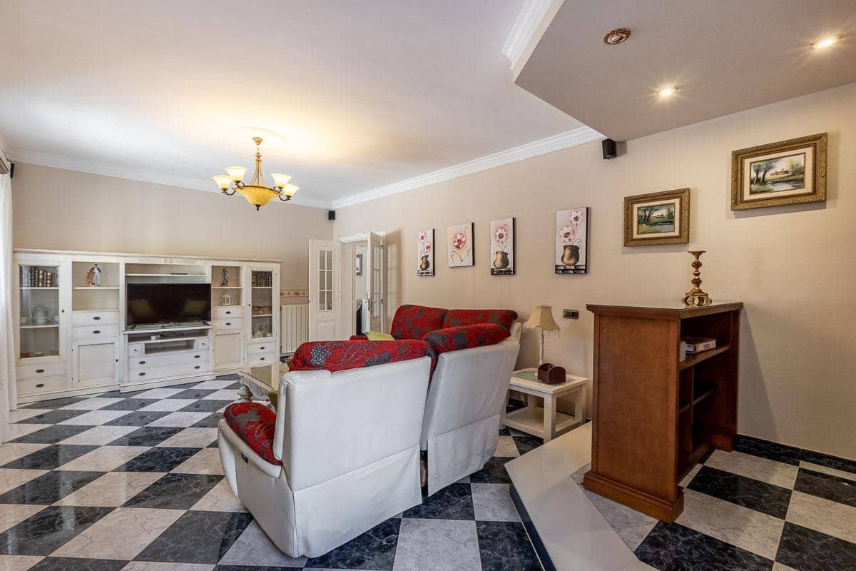 5 bedroom Villa for sale in Itrabo with pool garage - € 689,000 (Ref: 9829189)