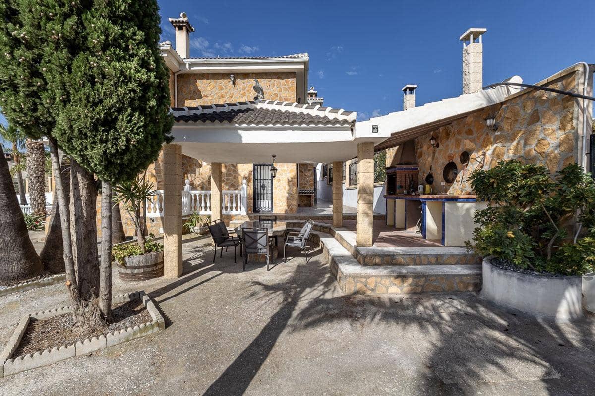 5 bedroom Villa for sale in Itrabo with pool garage - € 689,000 (Ref: 9829189)