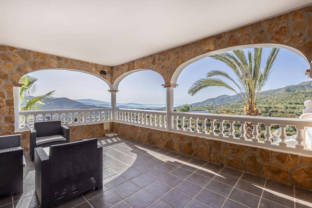 5 bedroom Villa for sale in Itrabo with pool garage - € 689,000 (Ref: 9829189)