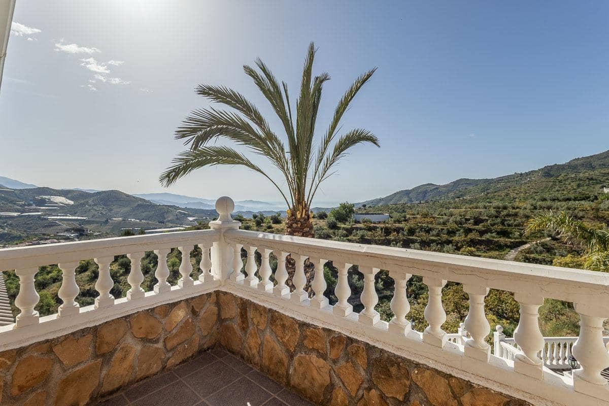 5 bedroom Villa for sale in Itrabo with pool garage - € 689,000 (Ref: 9829189)