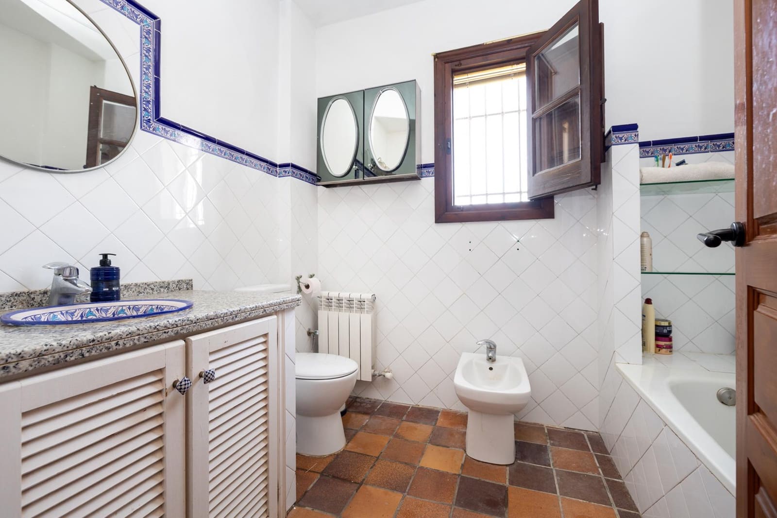 6 bedroom Villa for sale in Ogijares with pool - € 749,000 (Ref: 9831564)