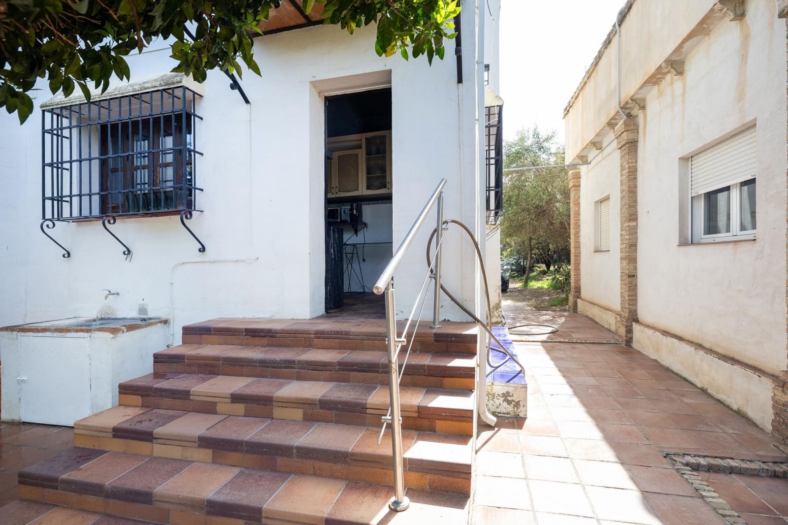 6 bedroom Villa for sale in Ogijares with pool - € 749,000 (Ref: 9831564)